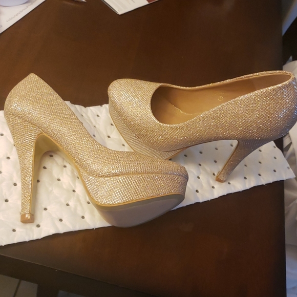 Pumps - Picture 2 of 5